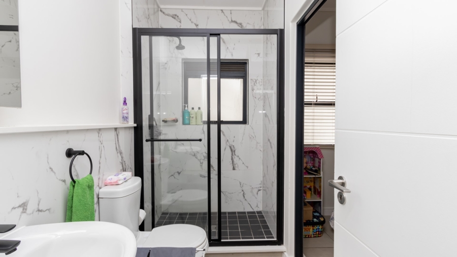 To Let 2 Bedroom Property for Rent in Sandown Western Cape